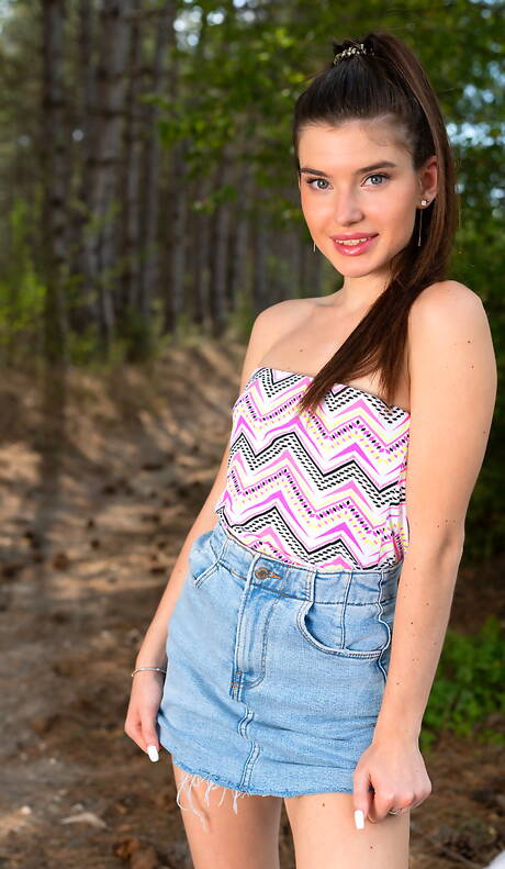 Nubiles offers a free pic gallery with Nata Paradise in masturbation porn