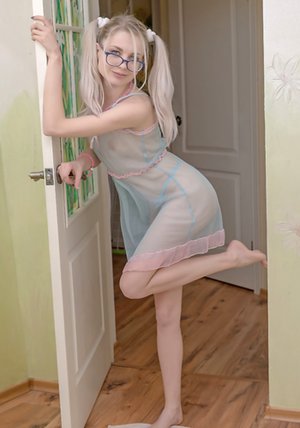 Erotic Beauty offers xxx pic gallery with Egida showing nice shape